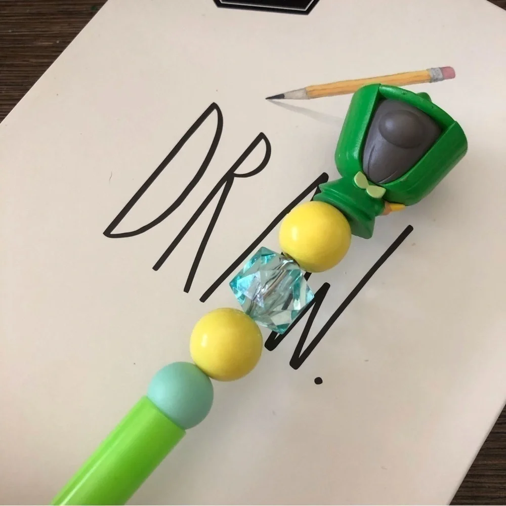 Disney Doorables: Sleeping Beauty: Fairy Fauna handmade beaded pen